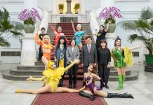 接見魯保羅變裝皇后秀冠軍得主 蔡英文盼帶給許多臺灣年輕人勇氣 蔡英文總統15日上午接見「魯保羅變裝皇后秀冠軍得主」,恭喜妮妃雅奪冠,也是該節目首位摘下后冠的臺灣人