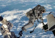 俄羅斯退役衛星解體 產生百餘太空碎片 示意圖/翻攝自X@XNewsJournal