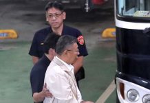 國戰會論壇/甚麼樣的貓膩 非羈押柯P不可(莊嘉宏) 台北地檢署偵辦京華城案,台北地方法院5日召開羈押庭後裁定柯文哲羈押禁見,柯文哲被上銬押上囚車,移送台北看守所。