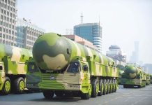 國戰會論壇/解放軍試射洲際飛彈 不是中國行 而是美國太差(譚傳毅) 共軍火箭軍試射1枚洲際彈道飛彈。示意圖為北京天安門廣場閱兵典禮上的東風-41。