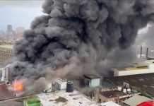 桃園不織布工廠火警 濃煙影響14里空氣品質 圖/桃園市政府消防局提供