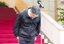 國戰會論壇/一個公務員之死 民進黨的「勞動地獄」(王崑義、蔡炫) 行政院長卓榮泰為公務員輕生案鞠躬致歉。