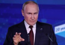 國戰會論壇/新話劇《弗拉基米爾》:民主崩壞的驚悚預言(蔡鎤銘) 《弗拉基米爾》的故事背景設定在一個虛構的國家,該國的民主制度正在逐漸瓦解。劇中的主角弗拉基米爾(Vladimir)令人不禁聯想到現實中一些領導人的軌跡。圖為俄羅斯總統普丁。