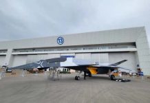 國戰會論壇/解放軍「軍武大秀」的戰略意涵(羅慶生) 這架白帝乙型戰機外型極為尖銳,機翼末端向下偏折,這有高超音速飛機的特徵。