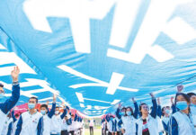 國戰會論壇/阻撓大陸「國防七子」交流 成就軍武神話?(蔡炫) 教育部長鄭英耀宣布,7所與大陸國防軍事工業密切關連的大學,俗稱「國防七子」,我方學校不宜交流。圖為國防七子之一的北京理工大學大學部開學典禮。