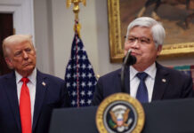 國戰會論壇/川普會為台灣打一場「遙遠的戰爭」嗎?(蔡鎤銘) 台積電生產重心轉向美國的計畫可能削弱台灣的「矽盾」,即其作為全球半導體供應鏈核心的戰略地位。