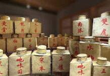 塵封數十年來自中、泰、台三地傳世老茶重現台北 遠從泰國柯成興茶行帶回的鋁罐裝老茶。攝影/吳德亮