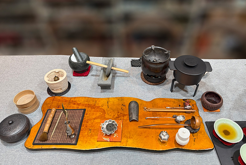 唐朝煮茶法繁複多樣的茶器具。攝影／吳德亮