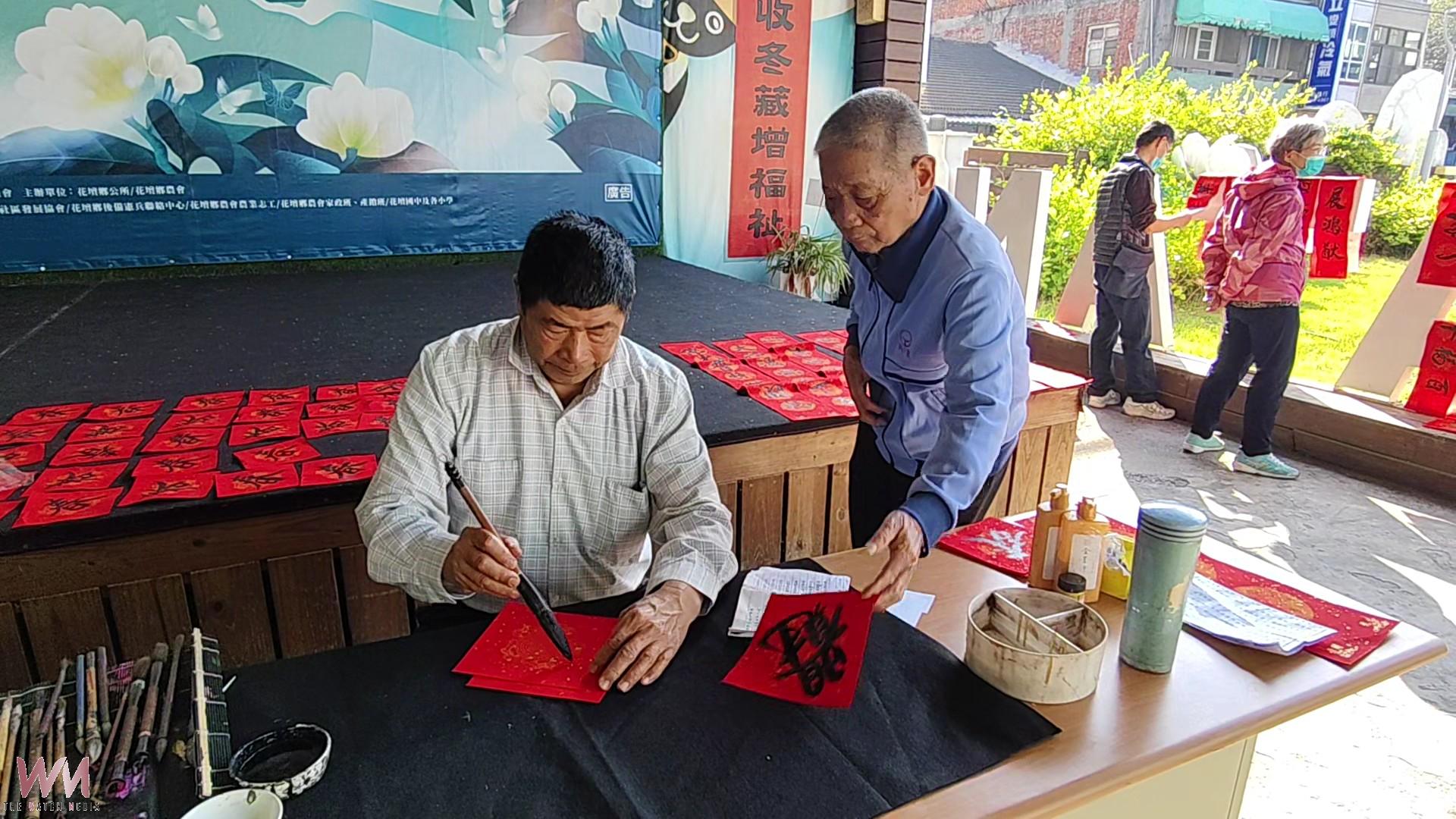 （有影片）／花壇鄉農會春聯彩畫贈送活動　萬馬奔騰迎新春