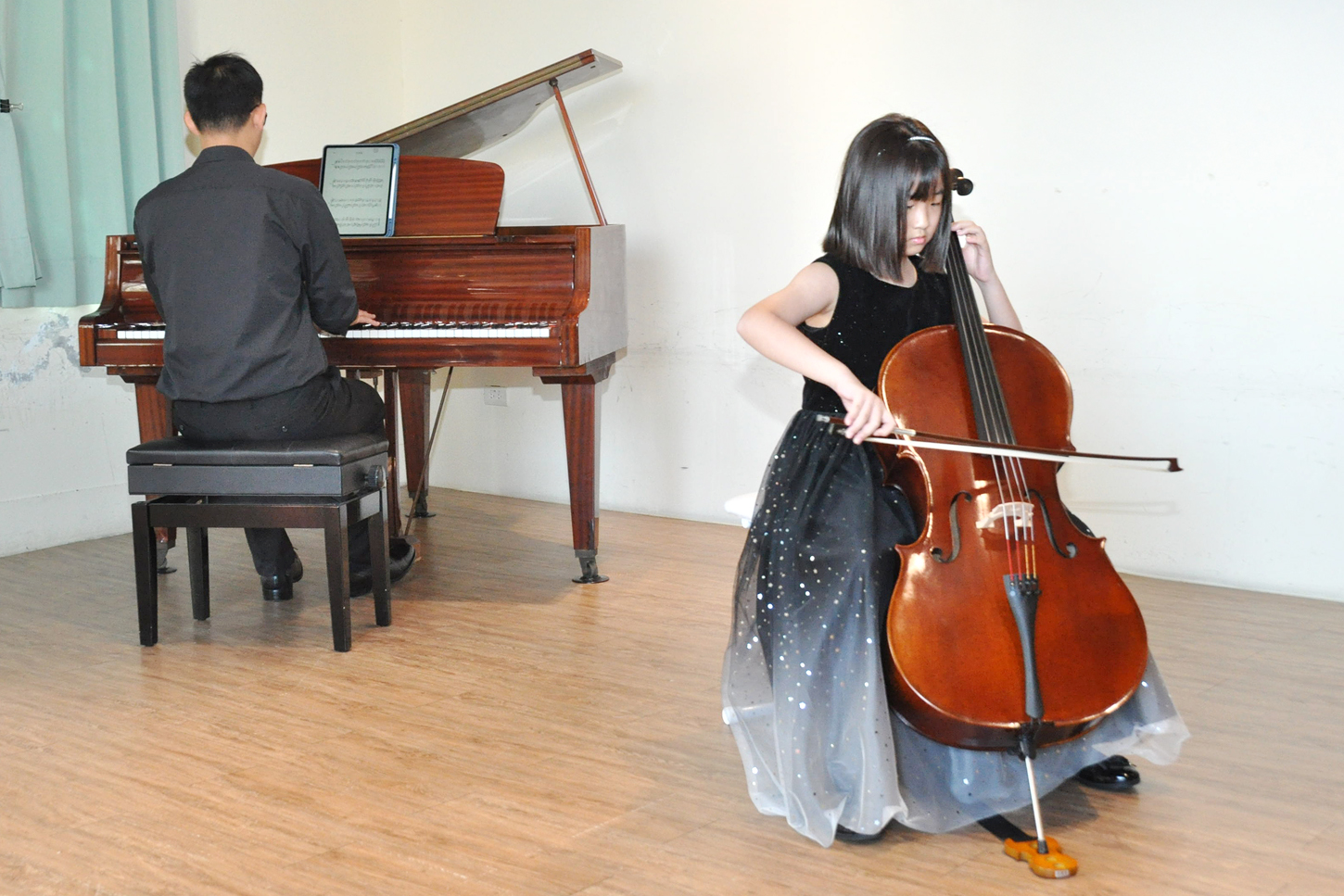 （有影片）／欣悅室內樂演出　三角鋼琴進駐連瑪玉日照中心