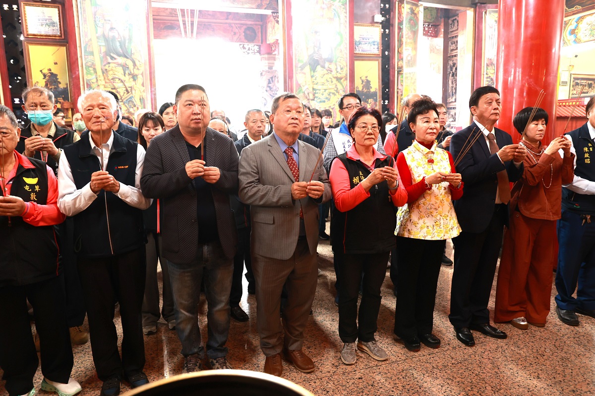 廟頂高達162台尺的銅鑄武財神像聞名全台草屯敦和宮新春討喜！人潮擠爆