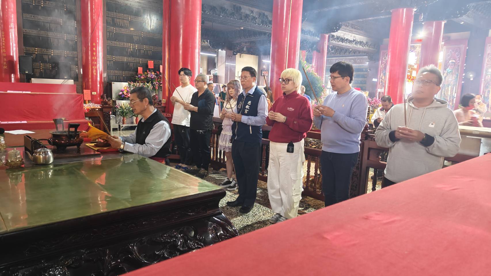 竹塘慈航宮總斗首擲筊激戰　桃園梁姓信眾5聖筊勝出奪魁