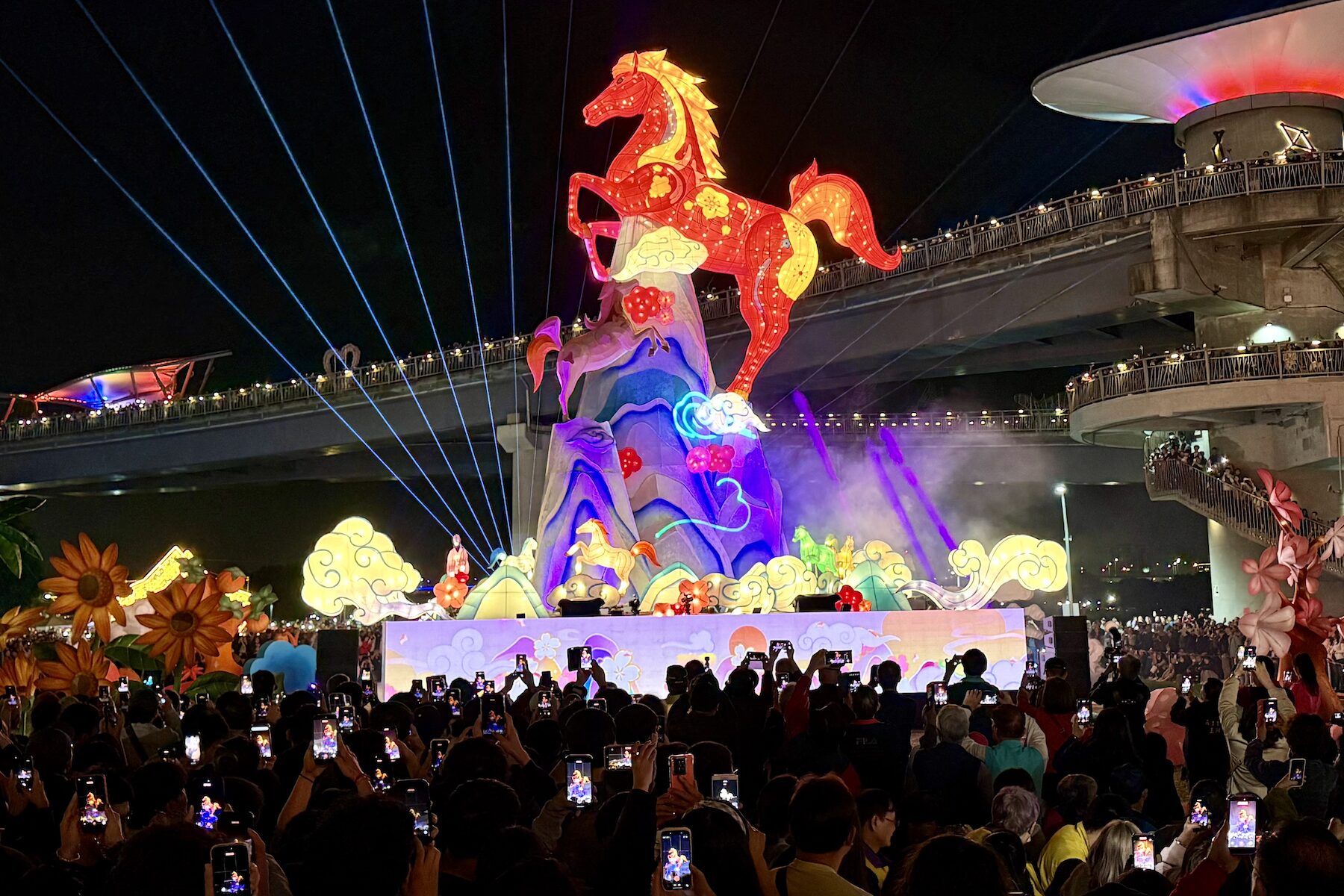 用鏡頭記住璀璨馬年！新北燈會攝影大賽吸引千人投稿     3/8前邀您角逐高額獎金