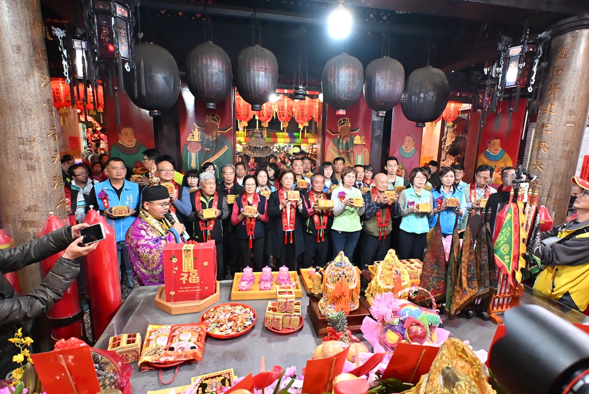 花壇白沙坑迎燈排元宵點燈祈福　198年民俗盛會照亮夜空