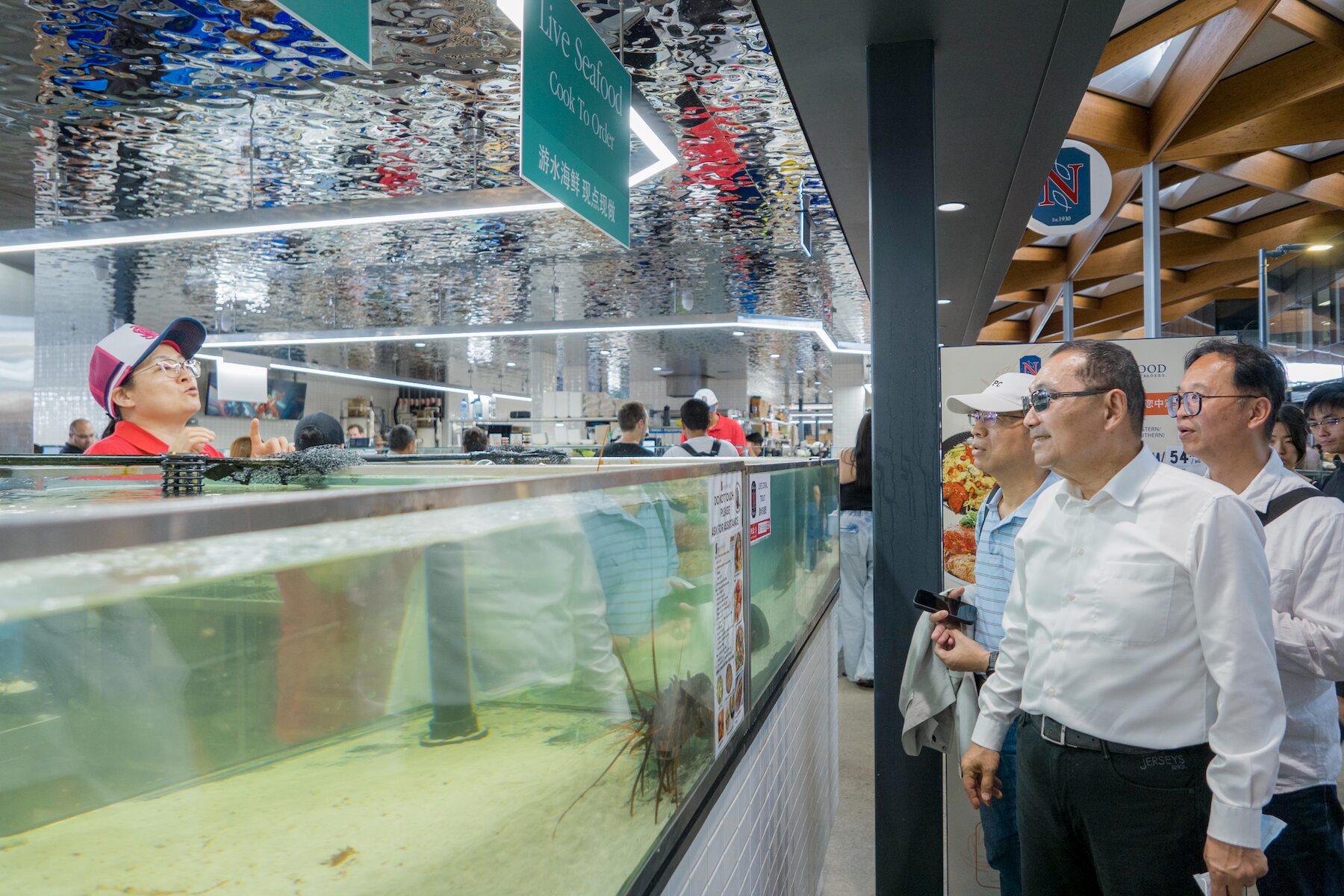 市場也能是觀光地標!侯友宜訪雪梨魚市 強調整潔明亮與文化特色的結合