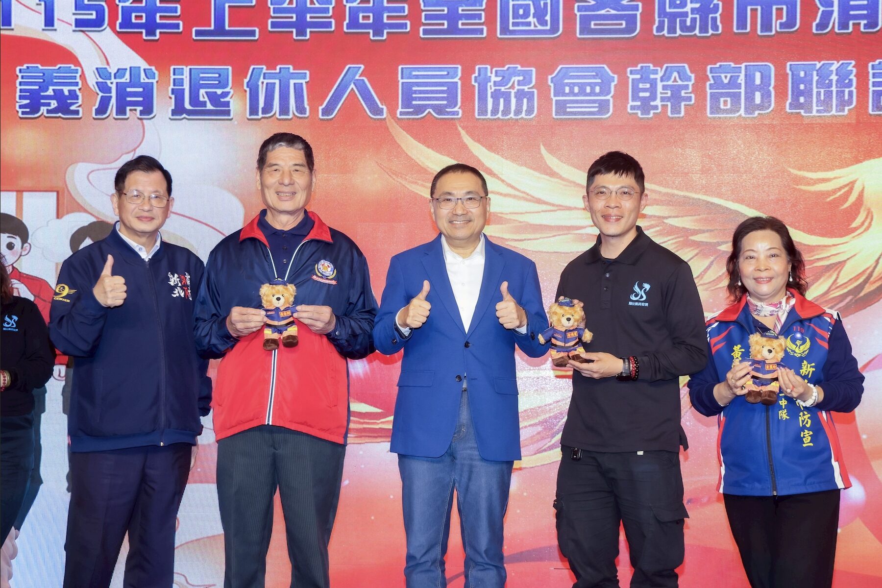 消防精神代代傳！新北表揚消防家族貢獻獎     侯友宜感性致敬：你們是城市的英雄