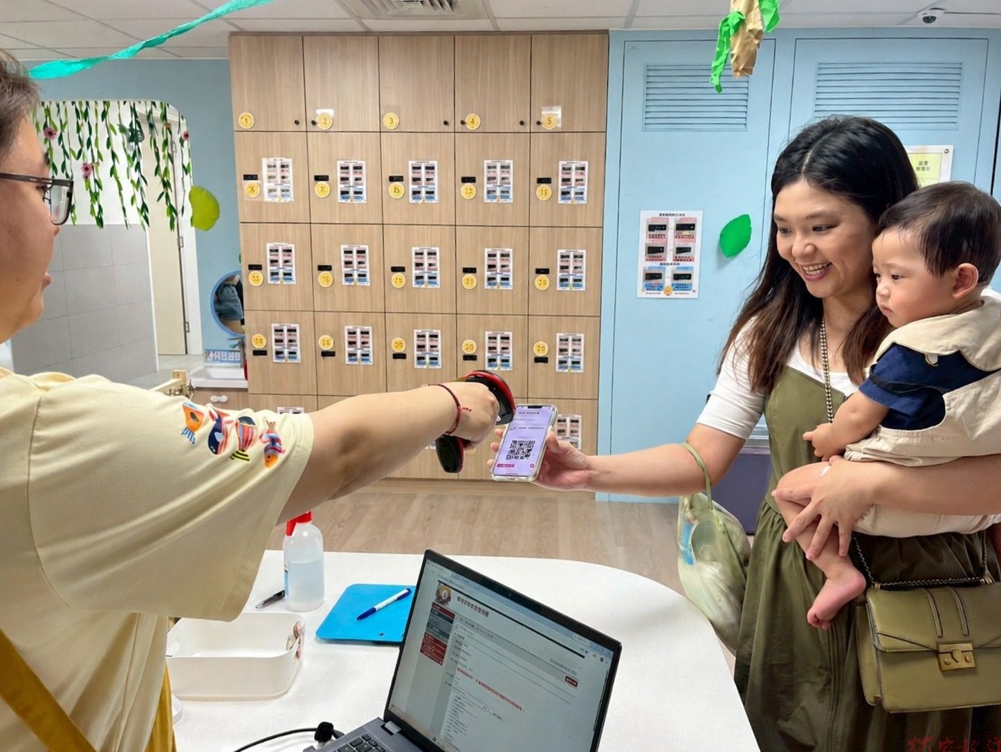 中市親子館智慧升級-入館-借用教玩具一機搞定_0