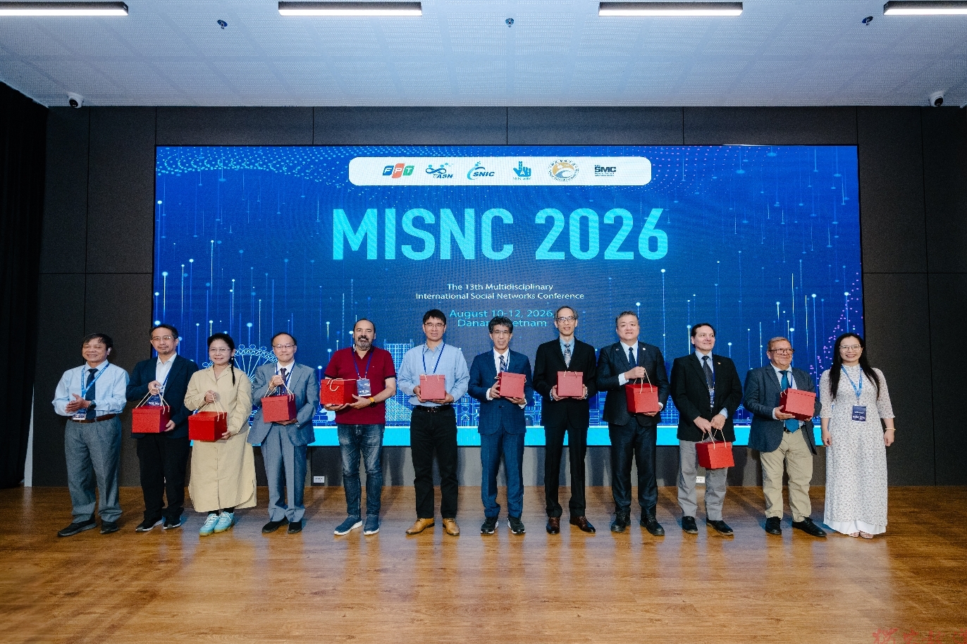 鏈結姊妹校、學術與產業 高雄大學赴越南打造跨域國際人才 鏈結姊妹校、學術與產業 高雄大學赴越南打造跨域國際人才