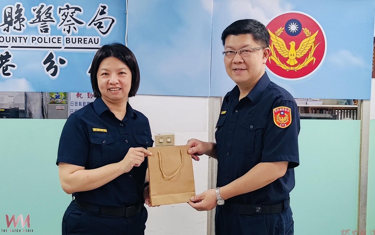 北港警分局幹部調任榮陞! 張舒喻贈紀念品暖心送祝福 北港警分局幹部調任榮陞! 張舒喻贈紀念品暖心送祝福