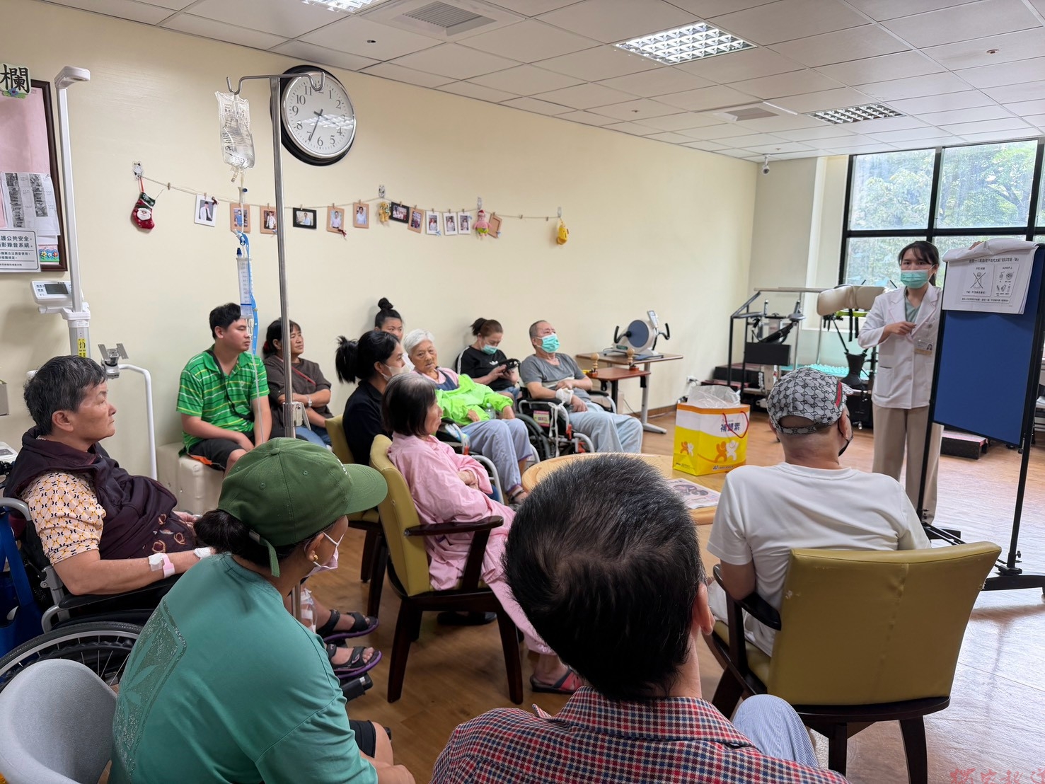 營養科攜手高齡長照小組辦理三高飲食講座,陪伴病友找回健康生活節奏 營養科攜手高齡長照小組辦理三高飲食講座,陪伴病友找回健康生活節奏