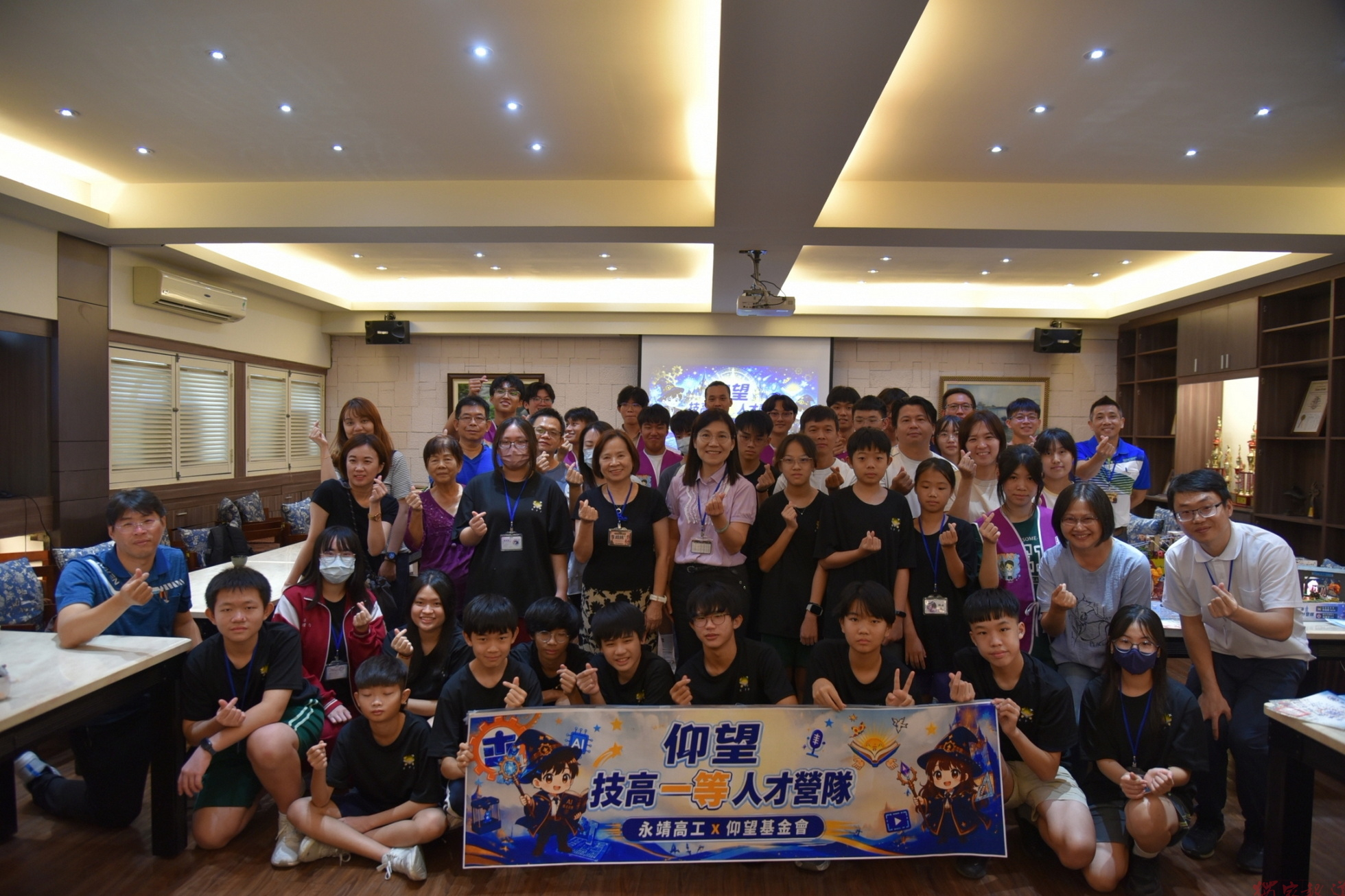 永靖高工AI營結業 16國中生秀科技鐵道模型成果 永靖高工AI營結業 16國中生秀科技鐵道模型成果