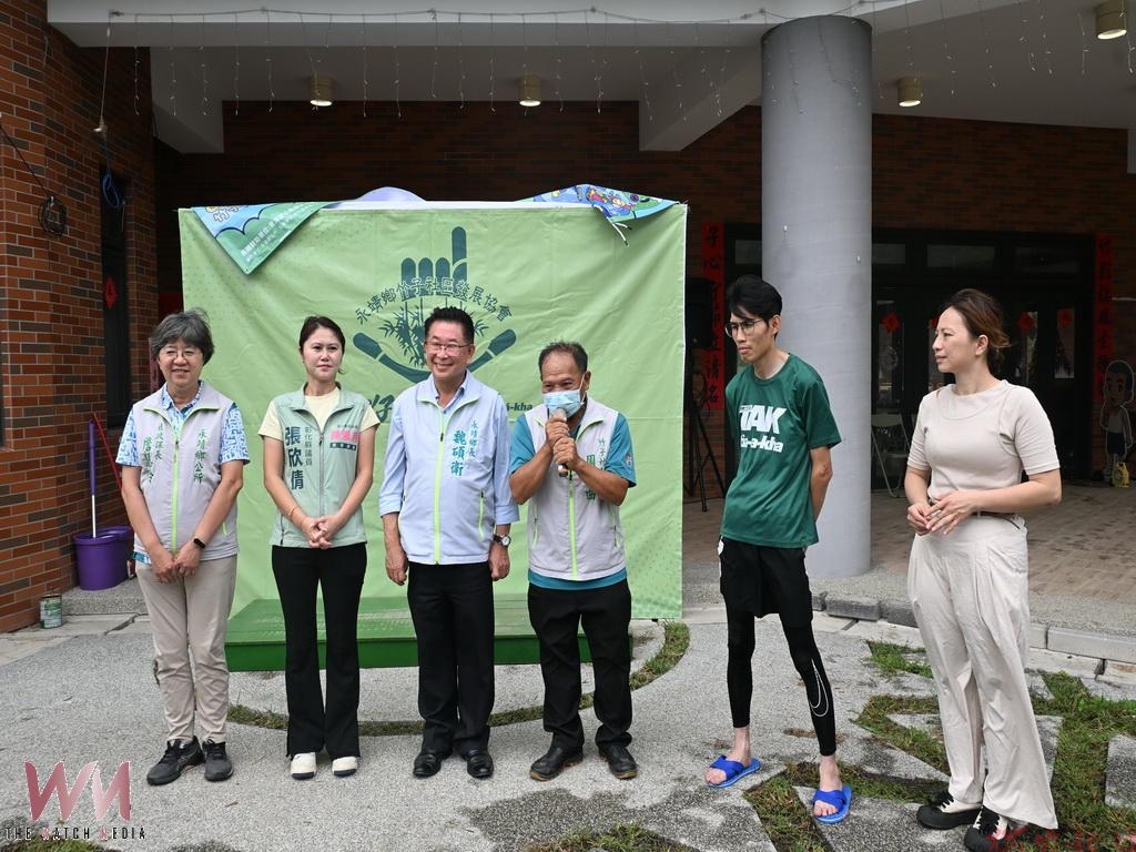 水槍大戰魏碩衛與小朋友開打 永靖竹子社區首屆親子戲水大賽大小朋友清涼一夏 水槍大戰魏碩衛與小朋友開打 永靖竹子社區首屆親子戲水大賽大小朋友清涼一夏