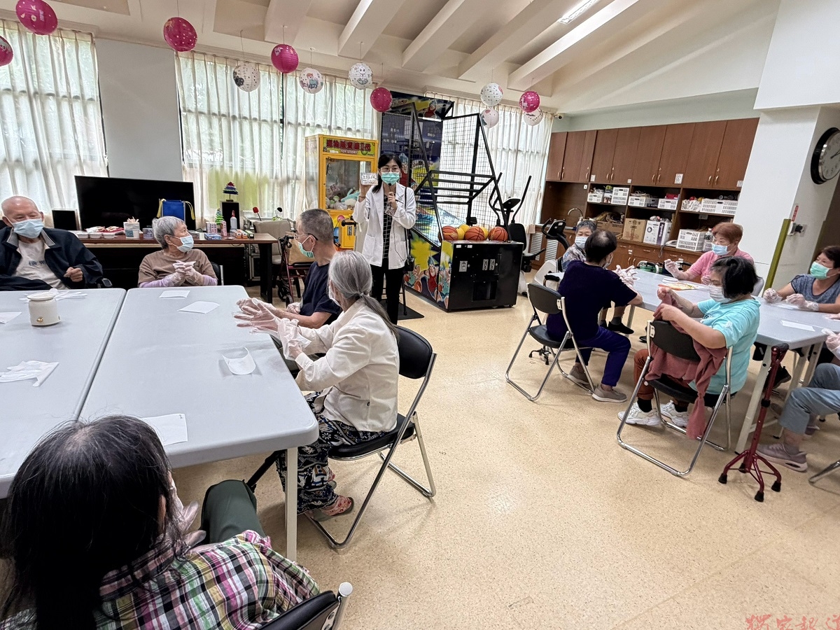 動手做健康 營養帶著走埔榮日照長者DIY活力鮪魚起士米麵包 動手做健康 營養帶著走埔榮日照長者DIY活力鮪魚起士米麵包
