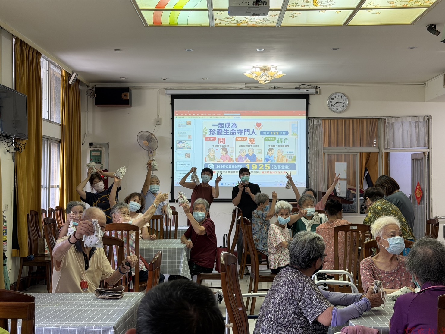 (有影片)/防蚊又療癒!彰化榮家帶長輩手作中藥香包 (有影片)/防蚊又療癒!彰化榮家帶長輩手作中藥香包