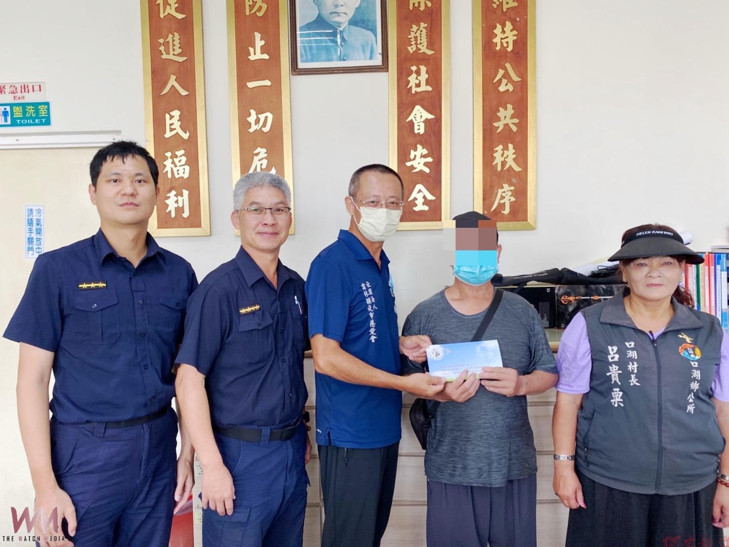 北港暖警攜手慈愛會 助口湖孤貧男喪葬費 北港暖警攜手慈愛會 助口湖孤貧男喪葬費