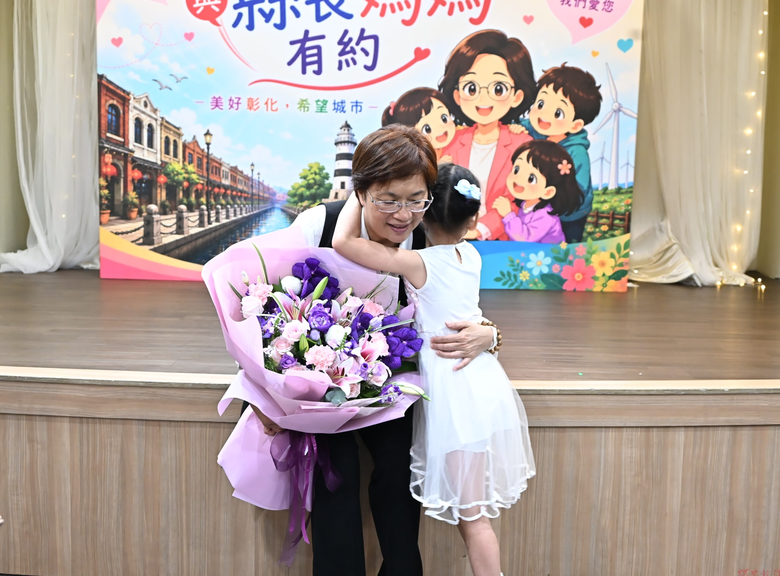暑假不孤單!王惠美陪40多名監護兒鹿港同樂 暑假不孤單!王惠美陪40多名監護兒鹿港同樂