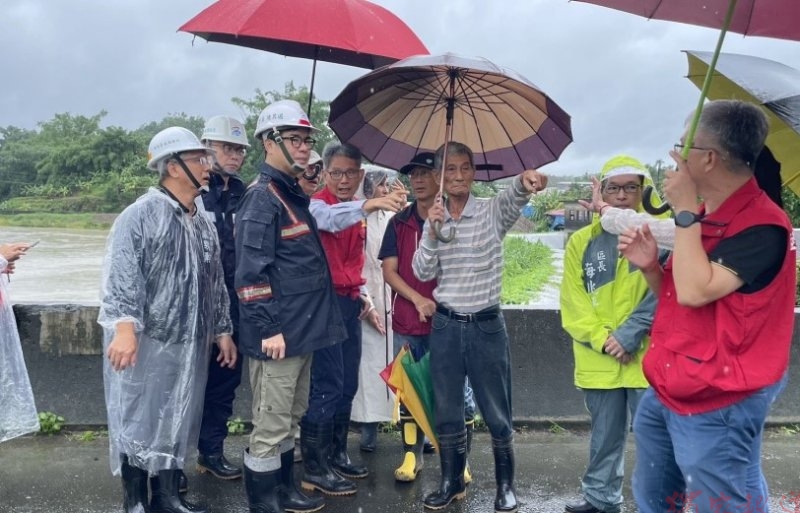 高雄田寮月世界積淹水 陳其邁陪同經濟部次長賴建信視察防汛整備情形 高雄田寮月世界積淹水 陳其邁陪同經濟部次長賴建信視察防汛整備情形