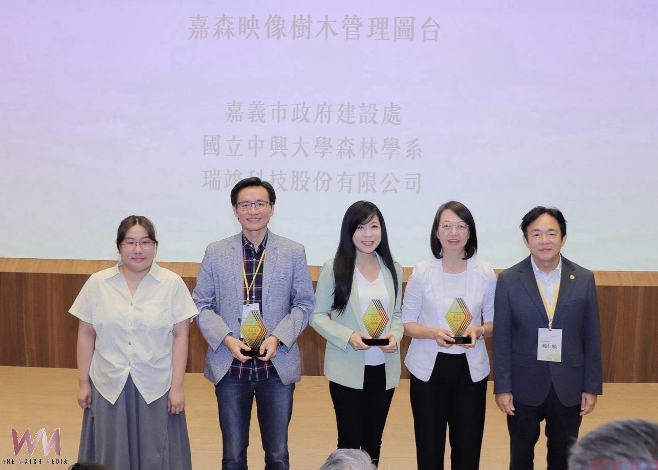 從森林碳匯走進城市治理 興大攜手嘉市府打造智慧管理平台獲優良獎 從森林碳匯走進城市治理 興大攜手嘉市府打造智慧管理平台獲優良獎