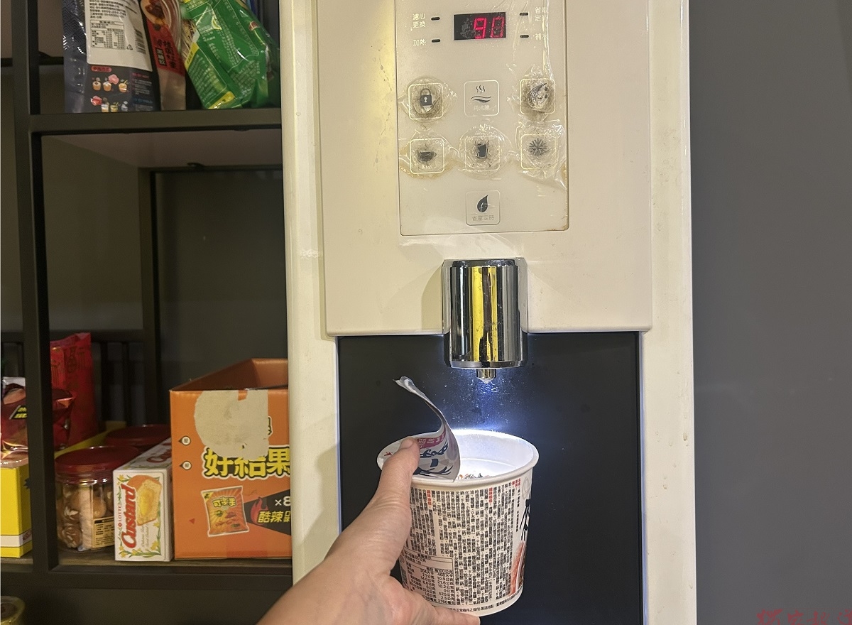 熱水泡不熟泡麵竟成離職導火線 專家:真正流失的是員工對企業的信任 熱水泡不熟泡麵竟成離職導火線 專家:真正流失的是員工對企業的信任