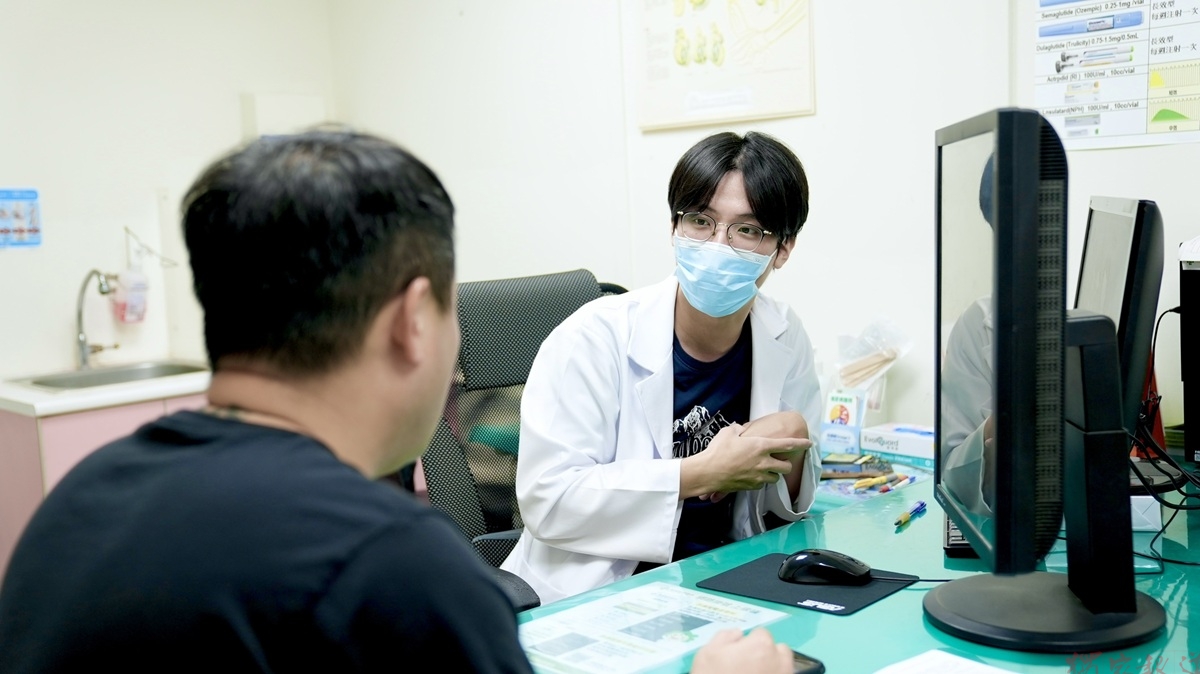 吃完宵夜倒頭就睡 胃食道逆流恐找上門 吃完宵夜倒頭就睡 胃食道逆流恐找上門