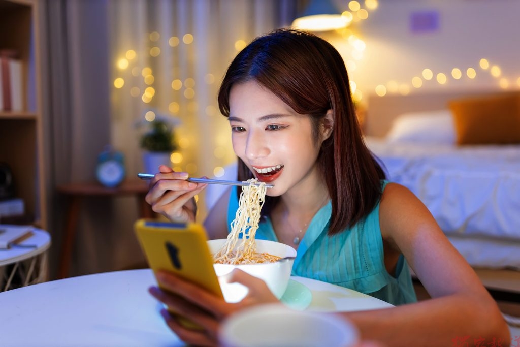 吃宵夜不怕負擔!外食族女孩必備6款「半夜救急食物」 吃宵夜不怕負擔!外食族女孩必備6款「半夜救急食物」