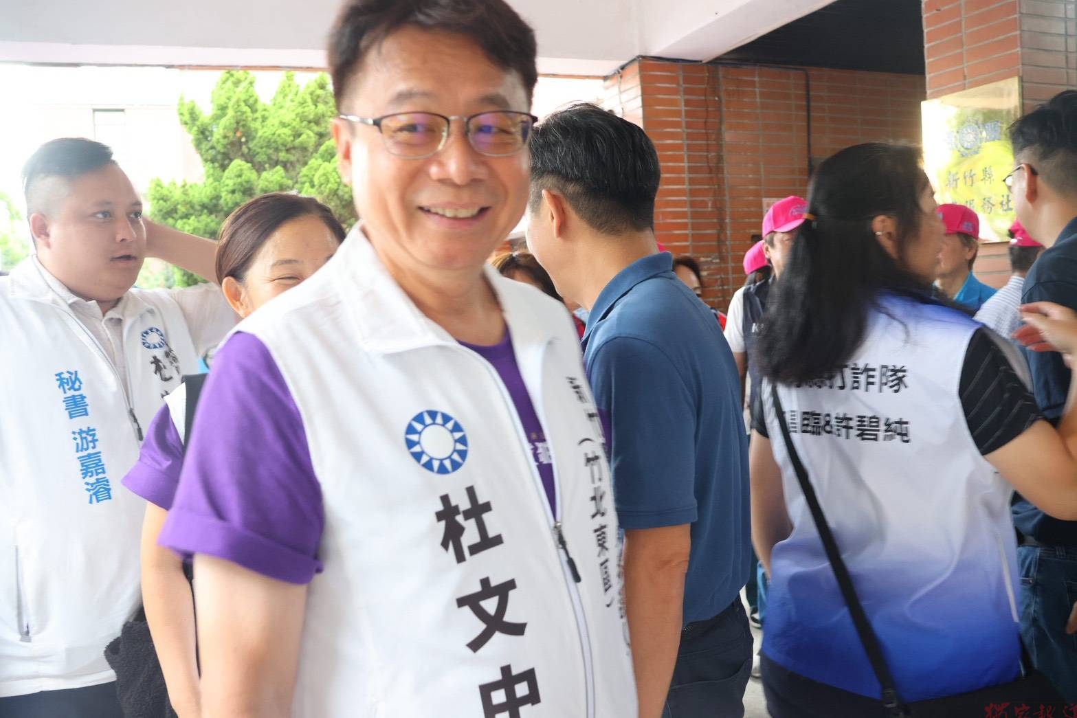跌倒後更懂民心!杜文中強勢再戰竹北東區議員 攜手徐欣瑩、吳旭智組「竹縣最強鐵三角」 跌倒後更懂民心!杜文中強勢再戰竹北東區議員 攜手徐欣瑩、吳旭智組「竹縣最強鐵三角」