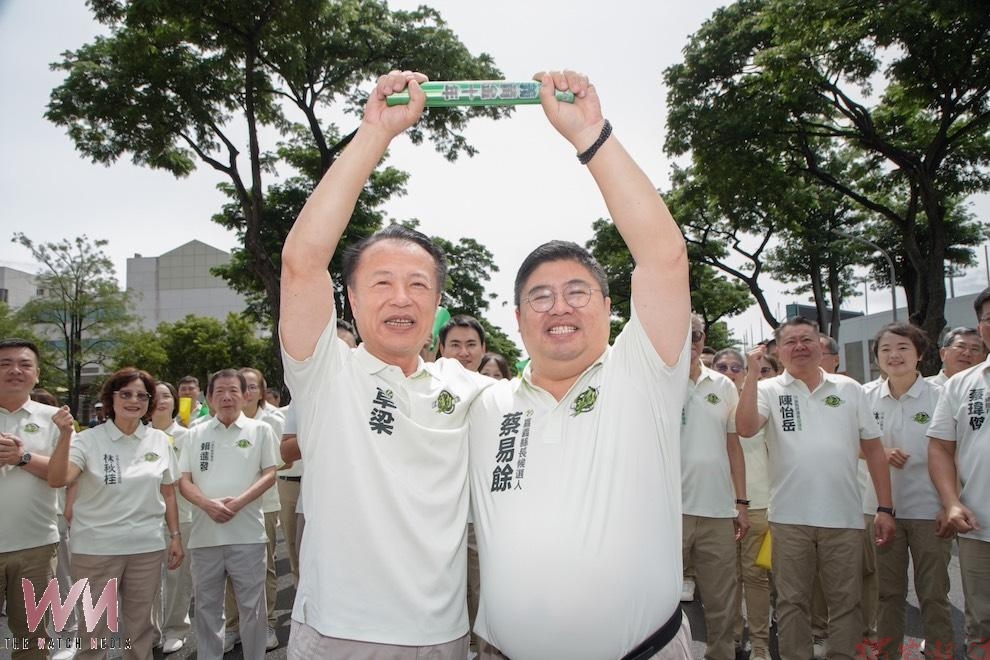 農工科技大縣翁章梁交棒力挺 蔡易餘陣容浩蕩完成參選嘉縣長登記 農工科技大縣翁章梁交棒力挺 蔡易餘陣容浩蕩完成參選嘉縣長登記