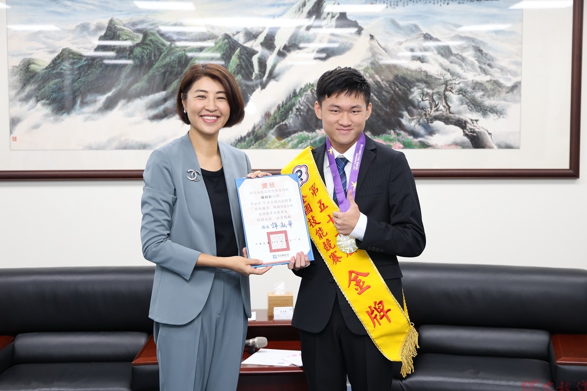 南投學子技冠群倫 許淑華縣長接見嘉勉獲獎師生 南投學子技冠群倫 許淑華縣長接見嘉勉獲獎師生