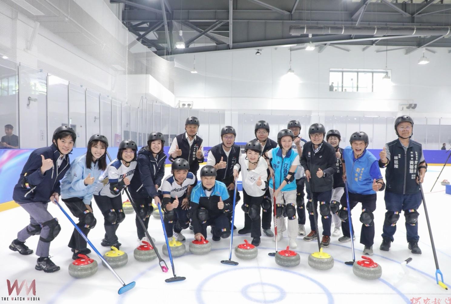 體驗「冰上西洋棋」冰壺魅力 台中北屯國兒運與台北小巨蛋並列全台最大冰場 體驗「冰上西洋棋」冰壺魅力 台中北屯國兒運與台北小巨蛋並列全台最大冰場