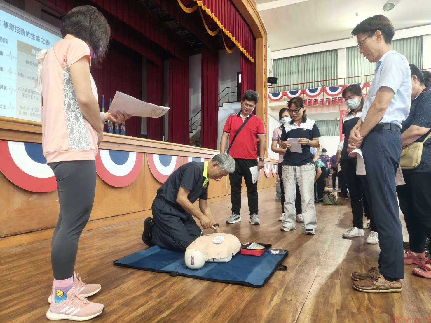 中彰榮家強化急救技能 CPR、AED訓練守護長輩生命安全 中彰榮家強化急救技能 CPR、AED訓練守護長輩生命安全