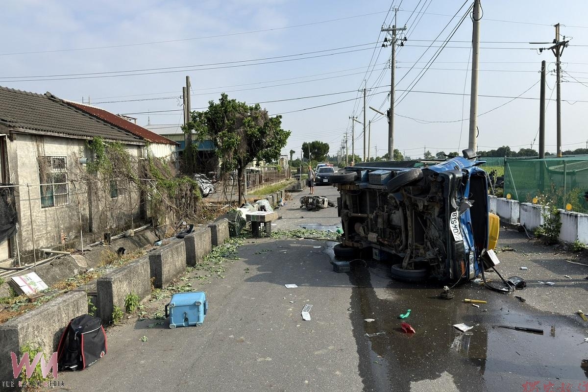 雲林崙背鄉今晨死亡車禍 載兩孩上學媽媽傷重不治 雲林崙背鄉今晨死亡車禍 載兩孩上學媽媽傷重不治