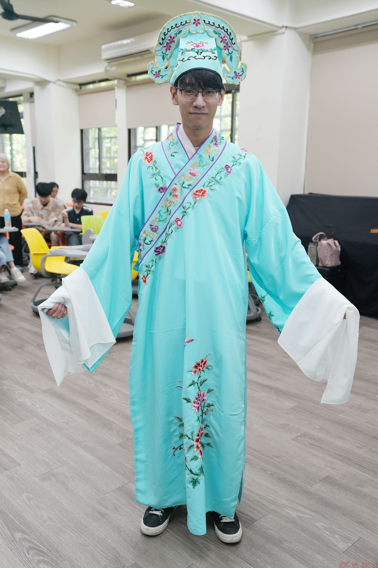 歌仔戲也能很潮!大葉學生換戲服、學身段玩戲曲 歌仔戲也能很潮!大葉學生換戲服、學身段玩戲曲