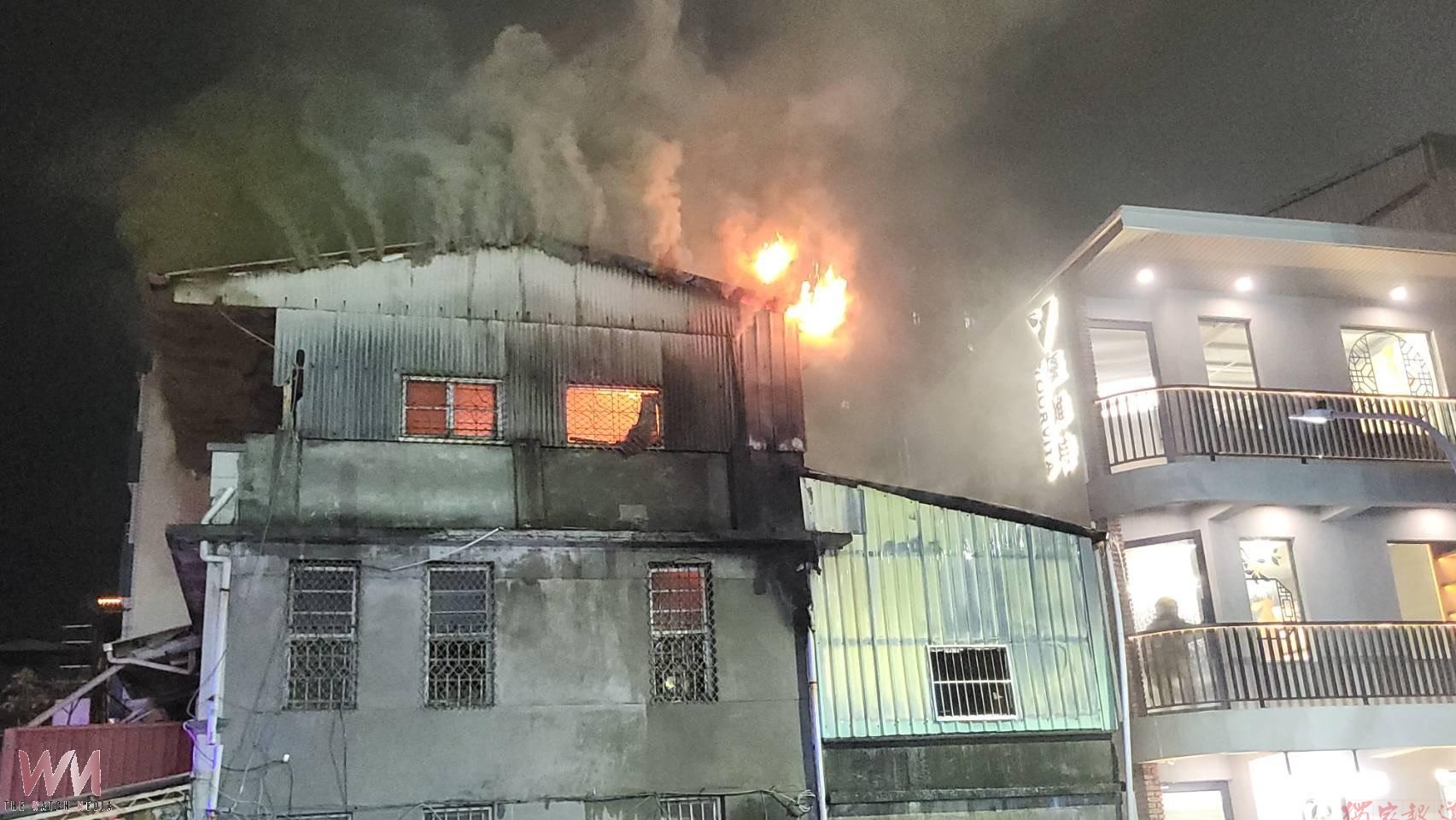 快訊/高雄市住宅火警 2樓冒出火焰警消搶救 快訊/高雄市住宅火警 2樓冒出火焰警消搶救