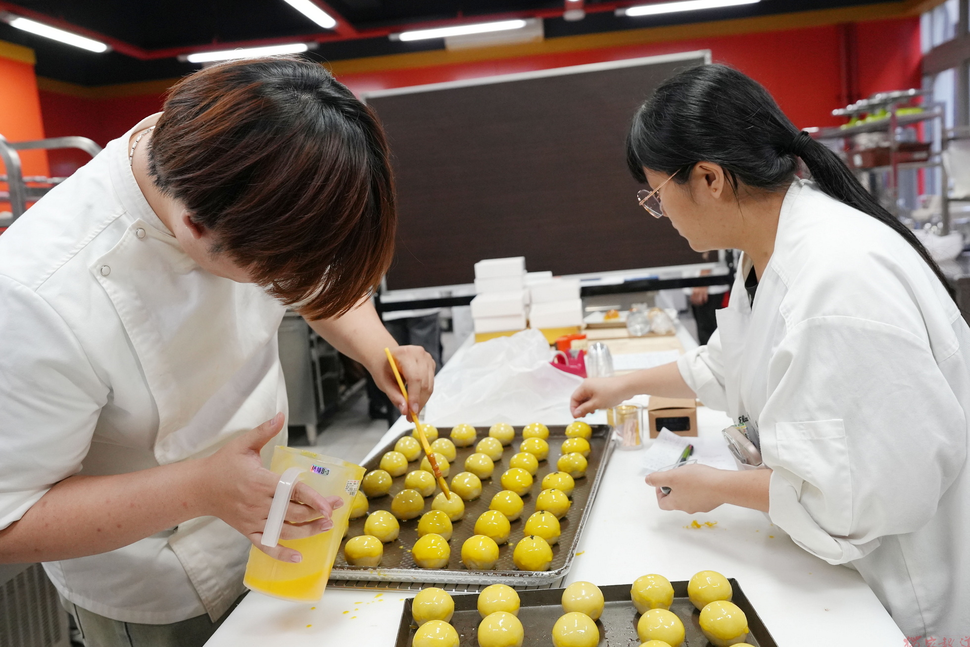 (有影片)/大葉學生首度挑戰蛋黃酥 從課堂學到節慶滋味 (有影片)/大葉學生首度挑戰蛋黃酥 從課堂學到節慶滋味