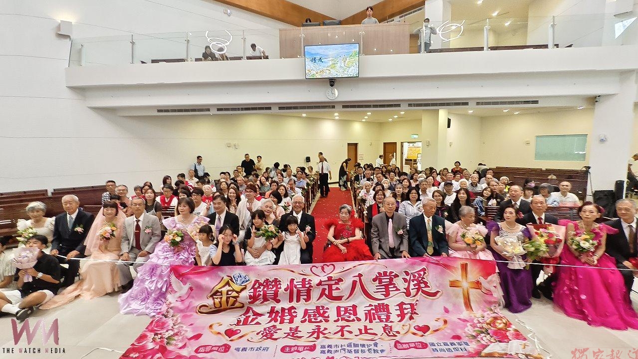 浪漫重現八掌溪畔 8對金銀婚夫妻穿禮服走紅毯圓夢 浪漫重現八掌溪畔 8對金銀婚夫妻穿禮服走紅毯圓夢