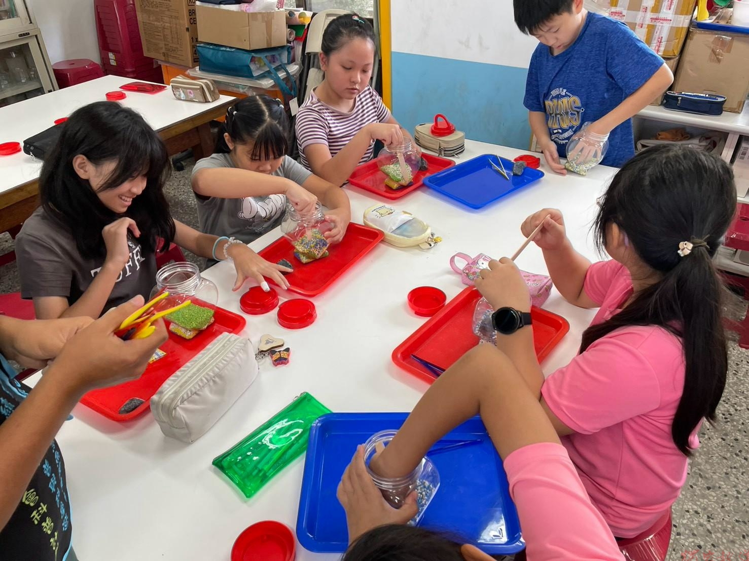 魚菜共生變身科學課 快官國小學童動手探索生物多樣性 魚菜共生變身科學課 快官國小學童動手探索生物多樣性