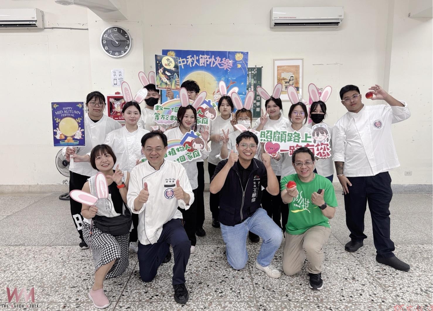 社區共作月餅迎中秋 創世台中院攜手弘光科大鄰里歡聚傳遞溫情 社區共作月餅迎中秋 創世台中院攜手弘光科大鄰里歡聚傳遞溫情