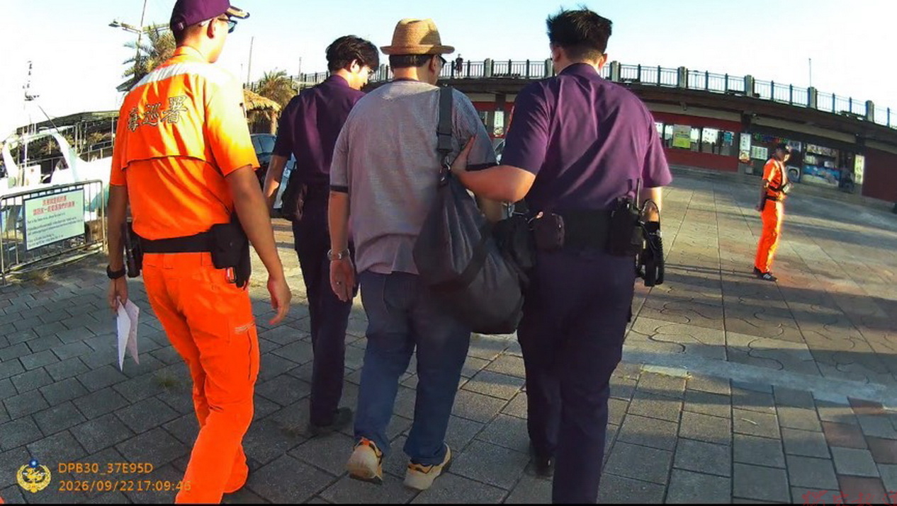 通緝犯搭船欲出港 海巡掌握登船時機逮捕送辦 通緝犯搭船欲出港 海巡掌握登船時機逮捕送辦