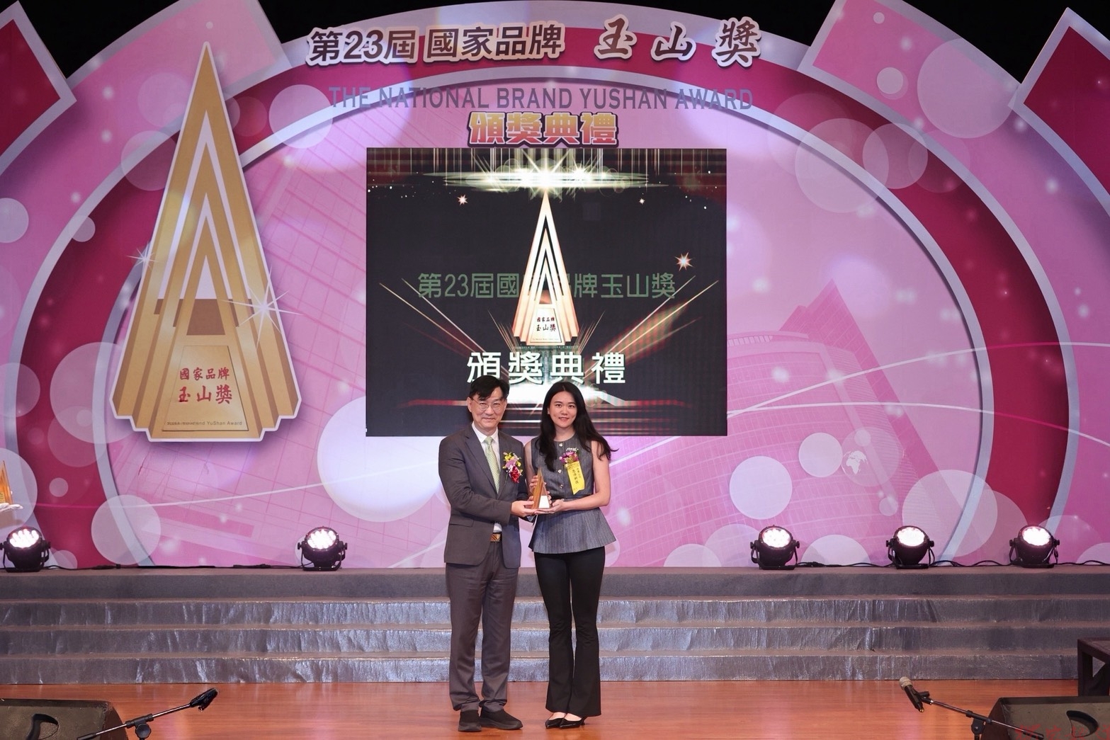 恩沛科技獲頒國家品牌玉山獎 AFTEE先享後付拿下「最佳人氣品牌」肯定 恩沛科技獲頒國家品牌玉山獎 AFTEE先享後付拿下「最佳人氣品牌」肯定