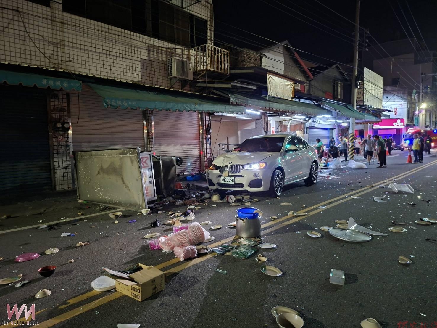 (有影片)/田中鎮一BMW失控撞飛鵝肉攤 82歲翁無照駕駛釀1傷 (有影片)/田中鎮一BMW失控撞飛鵝肉攤 82歲翁無照駕駛釀1傷
